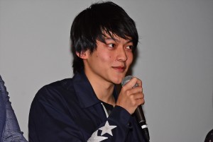 『女々演』初日舞台挨拶に登壇した福山康平