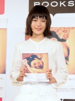 ファースト写真集発売イベントを開催した杉咲花