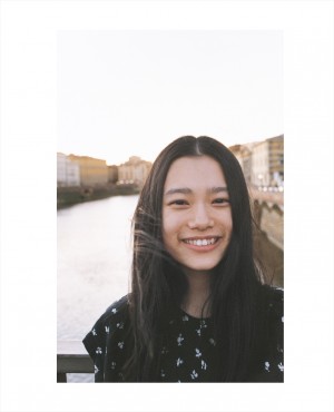 杉咲花ファースト写真集『ユートピア』（撮影：熊谷直子／東京ニュース通信社刊）