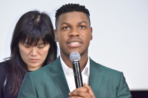 『パシフィック・リム：アップライジング』ジャパンプレミアに登場したジョン・ボイエガ