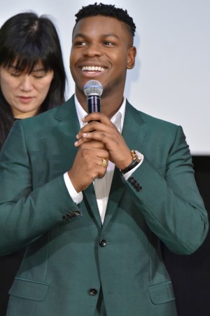 『パシフィック・リム：アップライジング』ジャパンプレミアに登場したジョン・ボイエガ