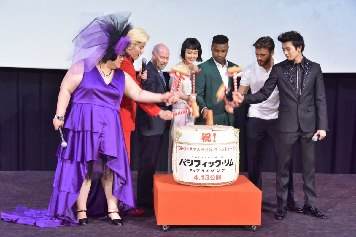『パシリム』ボイエガ＆イーストウッド来日！監督「東京をぶち壊す」