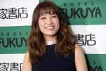 加藤玲奈1st写真集『誰かの仕業』（宝島社）発売記念サイン本お渡し会の様子