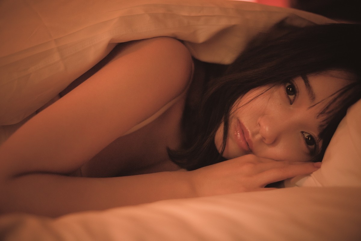 加藤玲奈、“全てを出した”ファースト写真集は「女の子のためのエロ本」