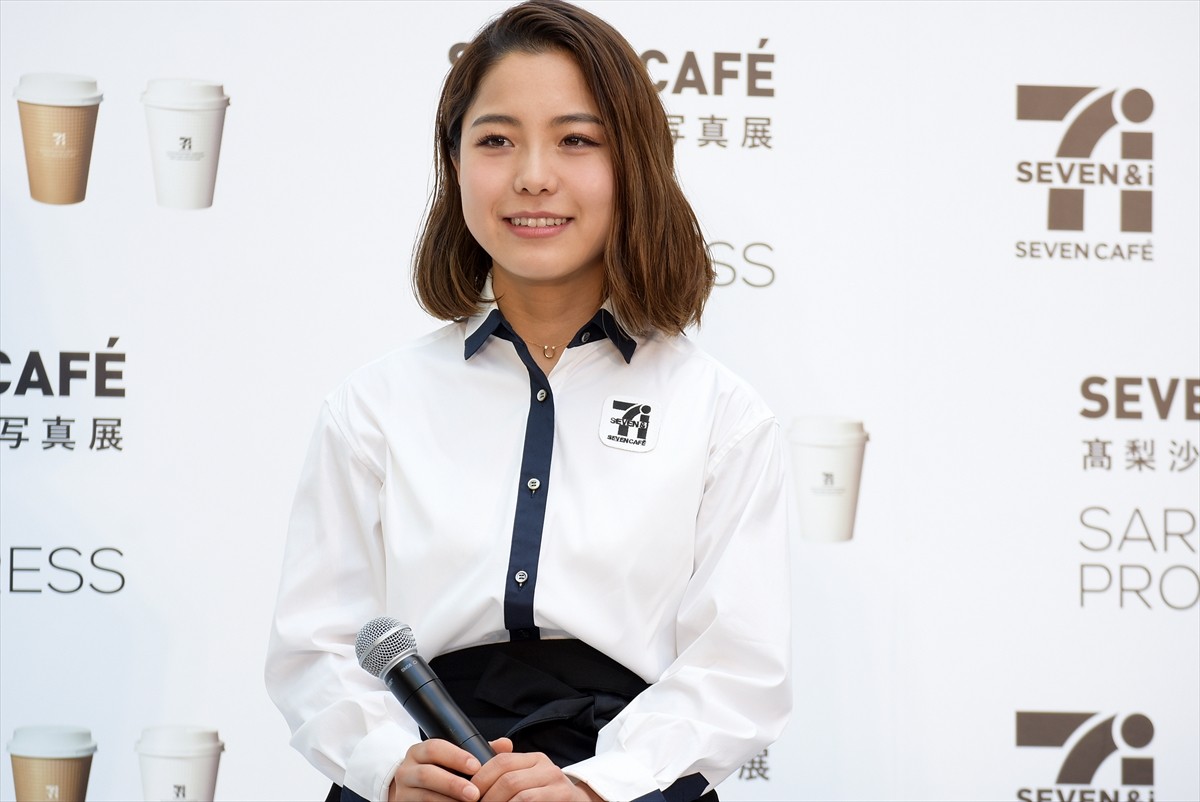 高梨沙羅、写真入りケーキに照れ笑い　やりたいことは「温泉に行きたい」