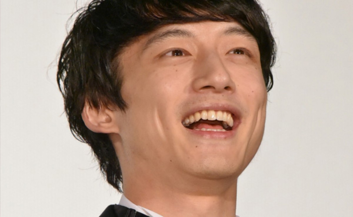 坂口健太郎、連ドラ初主演! 無線機を通じて未解決事件を追う刑事役で新境地に挑む