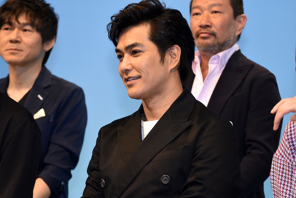 坂口健太郎、ドラマ『シグナル』初主演に「盛り上げてもらって感謝」