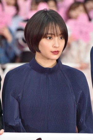 『ラプラスの魔女』完成披露記念イベントに登場した広瀬すず