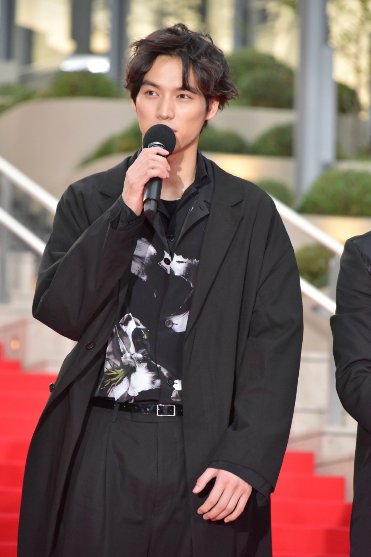 嵐・櫻井翔、広瀬すずとトレーニングに励み“汗だく”