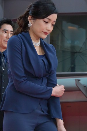 『ラプラスの魔女』完成披露記念イベントに登場した佐藤江梨子