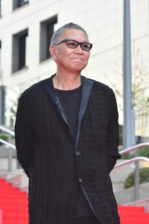 『ラプラスの魔女』完成披露記念イベントに登場した三池崇史監督