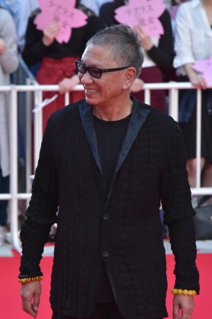 『ラプラスの魔女』完成披露記念イベントに登場した三池崇史監督