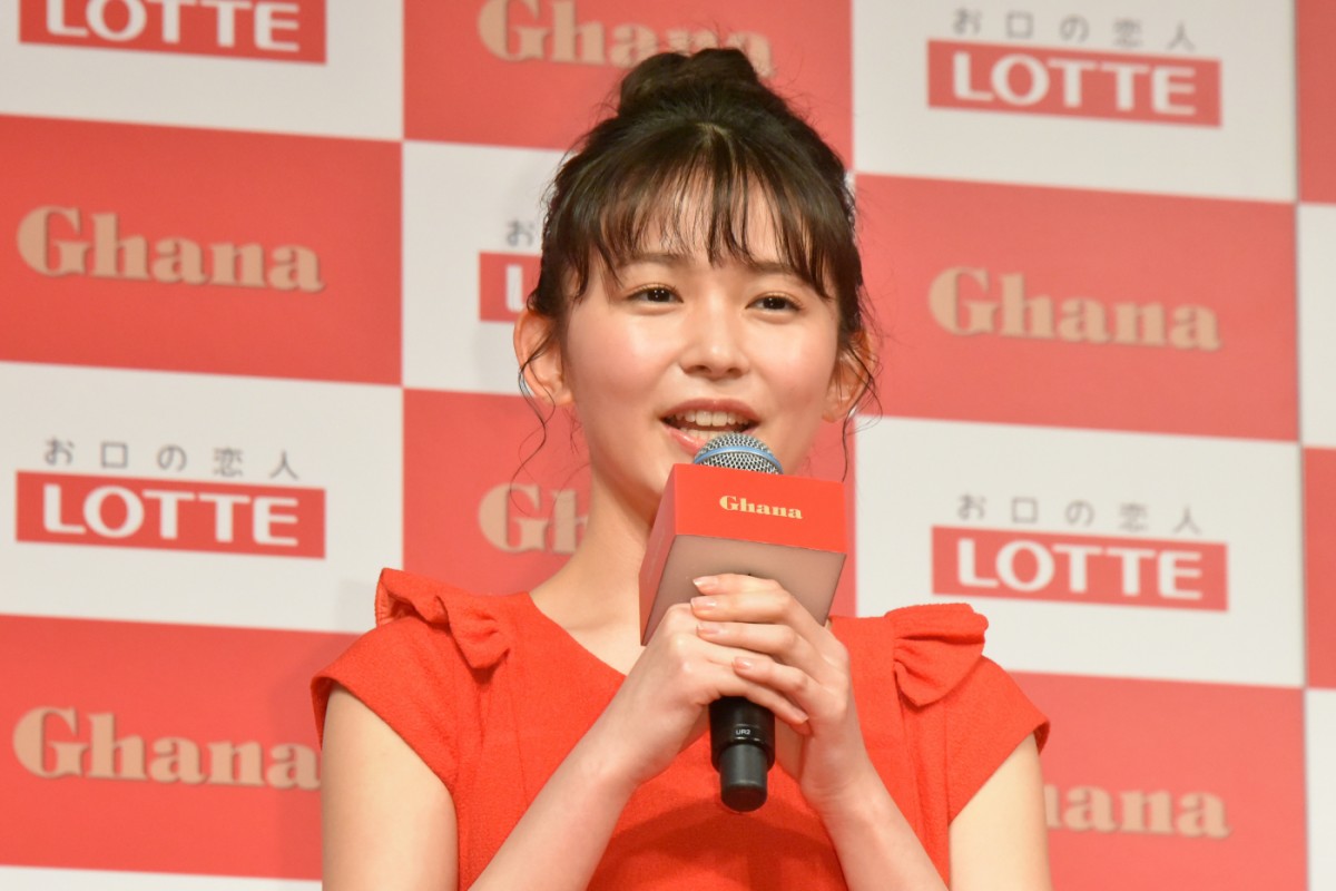 浜辺美波、“おやつもぐもぐタイム”への溢れる愛を告白