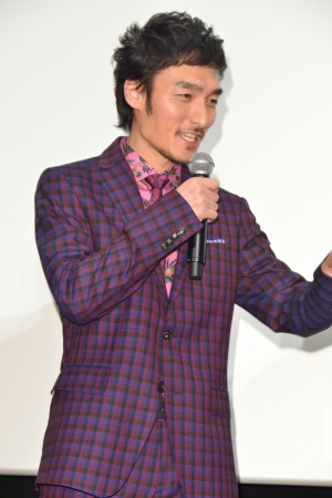『クソ野郎と美しき世界』完成披露初日舞台挨拶に登場した草なぎ剛
