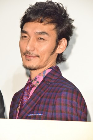 『クソ野郎と美しき世界』完成披露初日舞台挨拶に登場した草なぎ剛