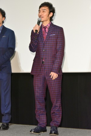 『クソ野郎と美しき世界』完成披露初日舞台挨拶に登場した草なぎ剛