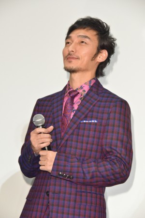 『クソ野郎と美しき世界』完成披露初日舞台挨拶に登場した草なぎ剛