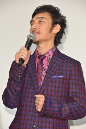 『クソ野郎と美しき世界』完成披露初日舞台挨拶に登場した草なぎ剛