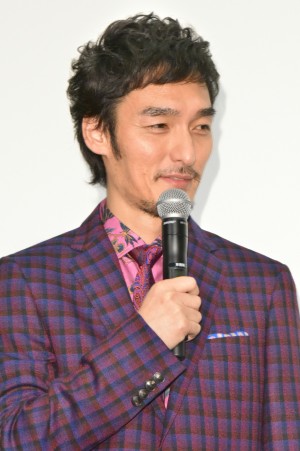 『クソ野郎と美しき世界』完成披露初日舞台挨拶に登場した草なぎ剛