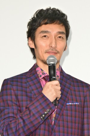 『クソ野郎と美しき世界』完成披露初日舞台挨拶に登場した草なぎ剛