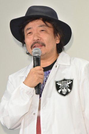 『クソ野郎と美しき世界』完成披露初日舞台挨拶に登場した園子温監督