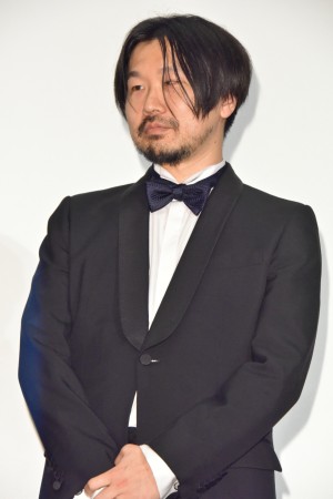 『クソ野郎と美しき世界』完成披露初日舞台挨拶に登場した児玉裕一監督