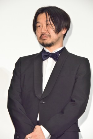 『クソ野郎と美しき世界』完成披露初日舞台挨拶に登場した児玉裕一監督