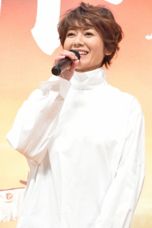 映画『焼肉ドラゴン』完成披露試写会イベントに登壇した真木よう子