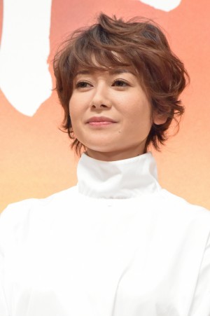 映画『焼肉ドラゴン』完成披露試写会イベントに登壇した真木よう子