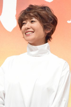 映画『焼肉ドラゴン』完成披露試写会イベントに登壇した真木よう子