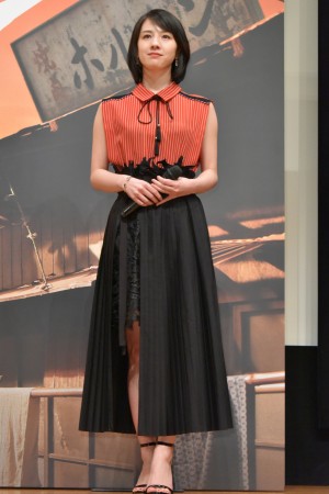 映画『焼肉ドラゴン』完成披露試写会イベントに登壇した桜庭ななみ