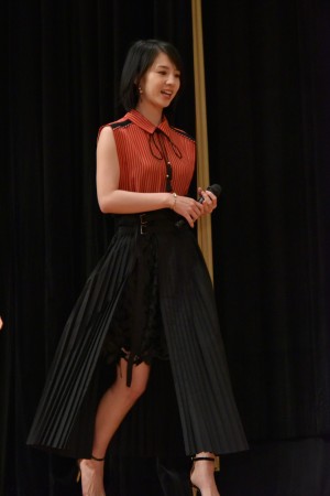 映画『焼肉ドラゴン』完成披露試写会イベントに登壇した桜庭ななみ