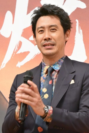 映画『焼肉ドラゴン』完成披露試写会イベントに登壇した大泉洋