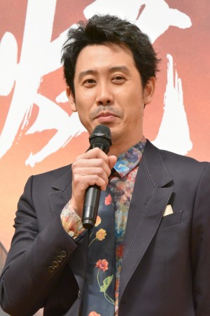 映画『焼肉ドラゴン』完成披露試写会イベントに登壇した大泉洋