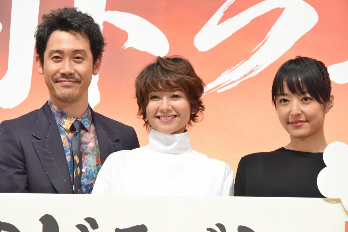 (左から)大泉洋、真木よう子、井上真央