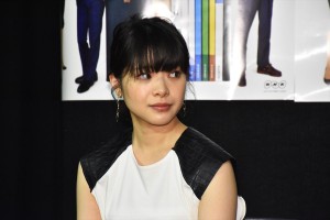 土曜ドラマ『やけに弁の立つ弁護士が学校でほえる』会見に登場した岸井ゆきの