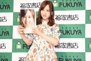 乃木坂46・星野みなみ、1st写真集『いたずら』出版記念お渡し会 記者会見・囲み取材に登場