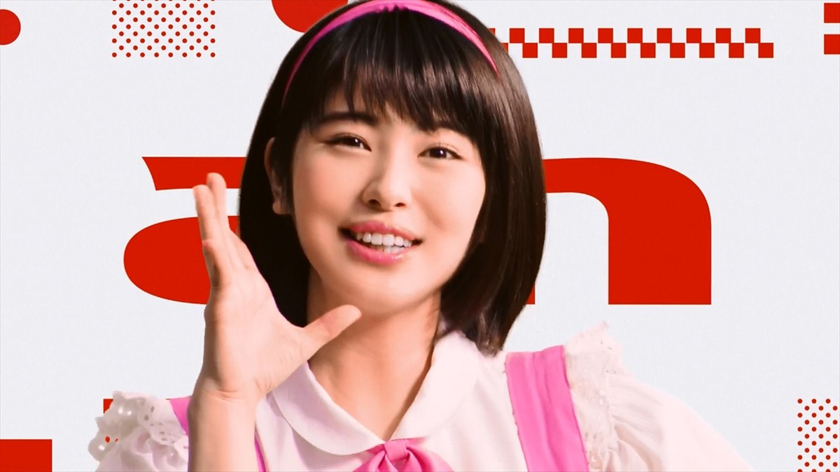 浜辺美波×ポプテピピック、異色コラボ実現　新CMでダンス披露