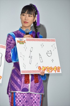 『映画クレヨンしんちゃん 爆盛！カンフーボーイズ ～拉麺大乱～』公開記念舞台挨拶に登壇した高城れに