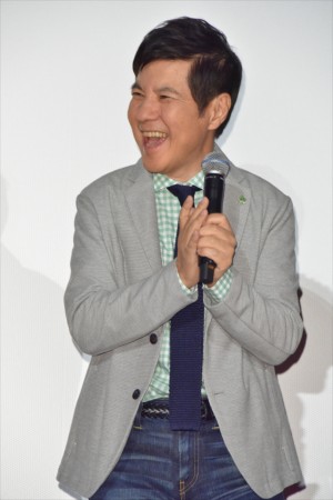 『映画クレヨンしんちゃん 爆盛！カンフーボーイズ ～拉麺大乱～』公開記念舞台挨拶に登壇した関根勤