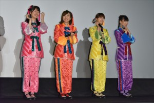 『映画クレヨンしんちゃん 爆盛！カンフーボーイズ ～拉麺大乱～』公開記念舞台挨拶に登壇したももいろクローバーZ