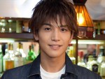 岩田剛典の“ひょっこりはん”が「可愛い」 『崖っぷちホテル！』第2回
