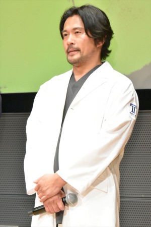 内野聖陽、『ブラックペアン』試写会＆舞台挨拶に登場