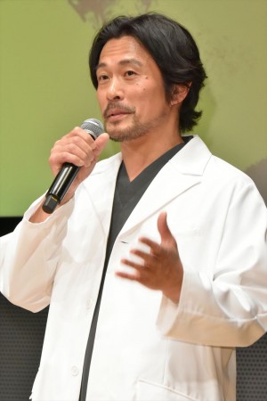 内野聖陽、『ブラックペアン』試写会＆舞台挨拶に登場