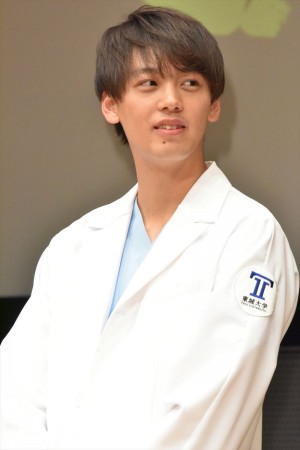 竹内涼真、『ブラックペアン』試写会＆舞台挨拶に登場