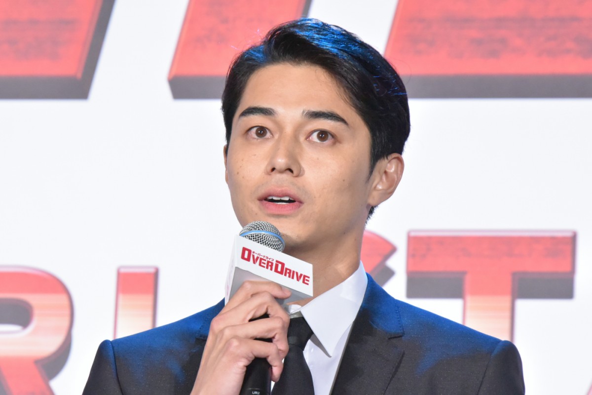 真剣佑、北村匠海への愛が止まらない「ほっぺをプニュプニュしていた」
