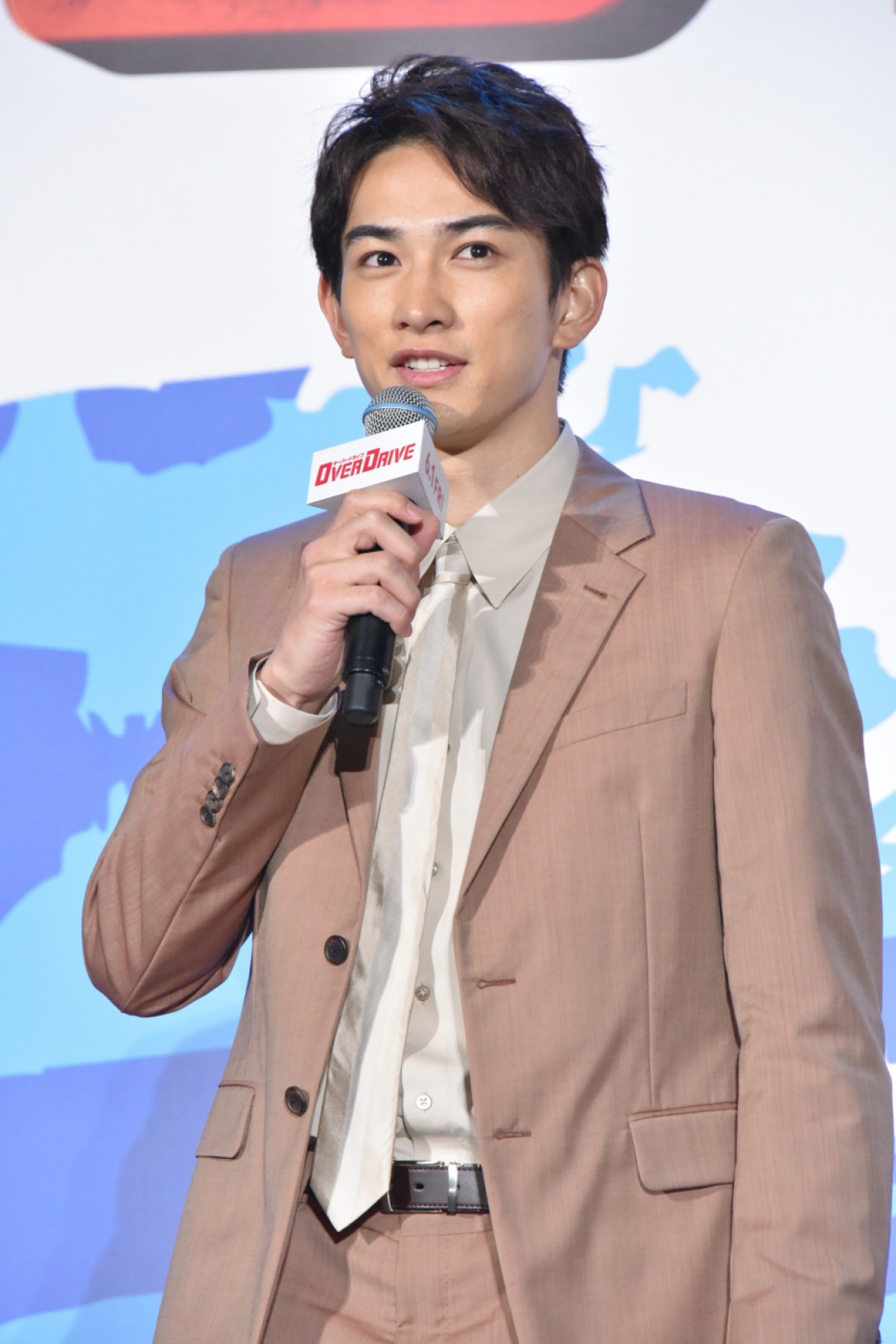 真剣佑、北村匠海への愛が止まらない「ほっぺをプニュプニュしていた」