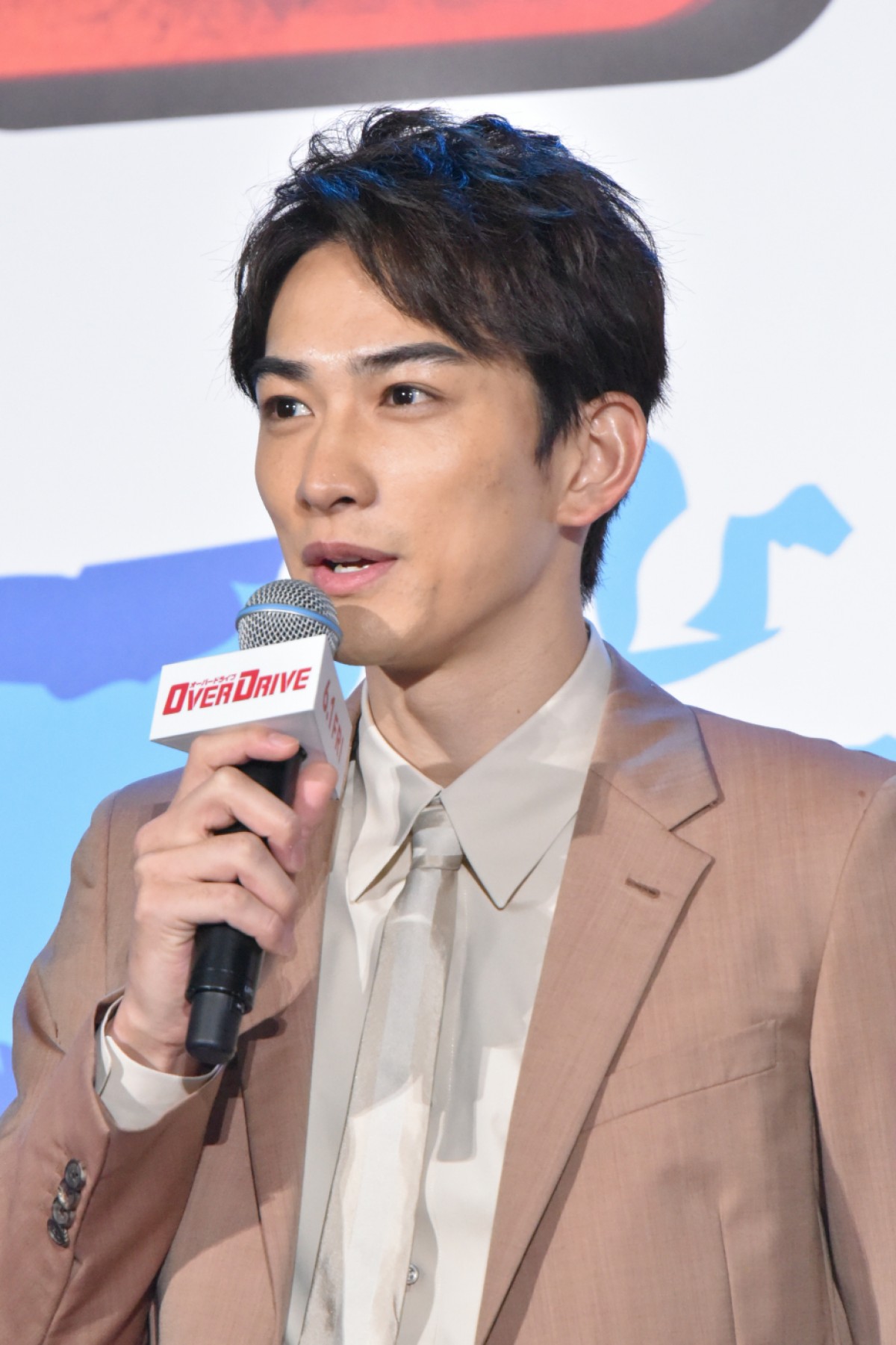 真剣佑、北村匠海への愛が止まらない「ほっぺをプニュプニュしていた」