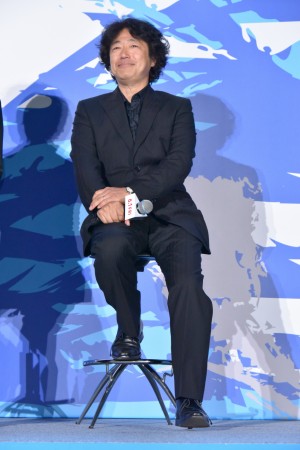 『OVER DRIVE』完成披露舞台挨拶（スペシャルステージ）に登場した羽住英一郎監督