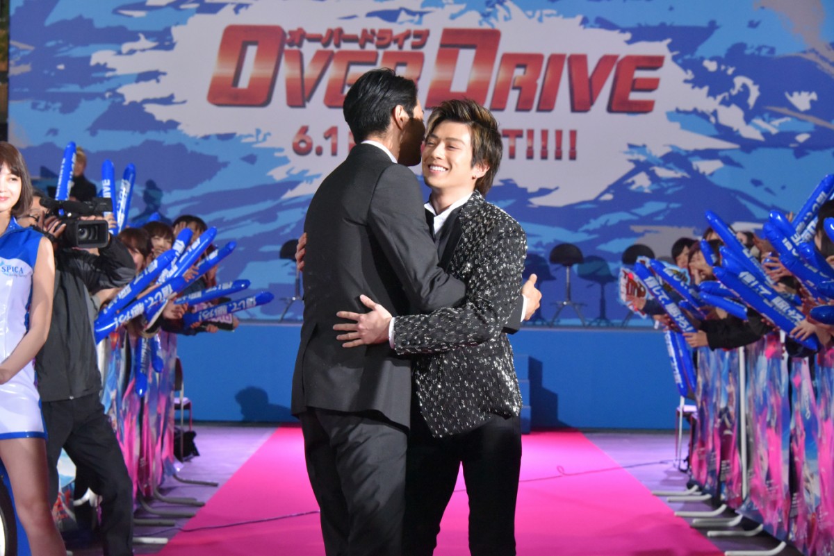 真剣佑、北村匠海への愛が止まらない「ほっぺをプニュプニュしていた」